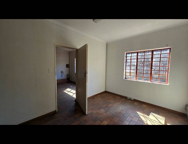 465M² WAREHOUSE TO LET IN SEBENZA